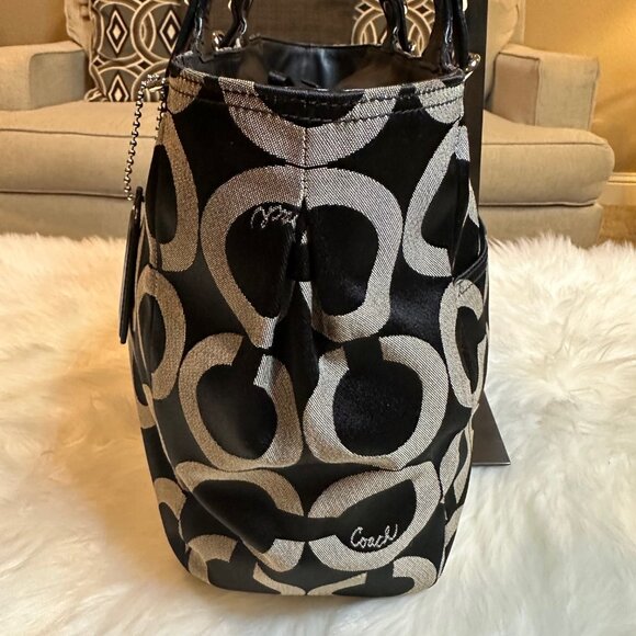 Coach Bag Black and Cream Shoulder Bag NWOT - Picture 3 of 12